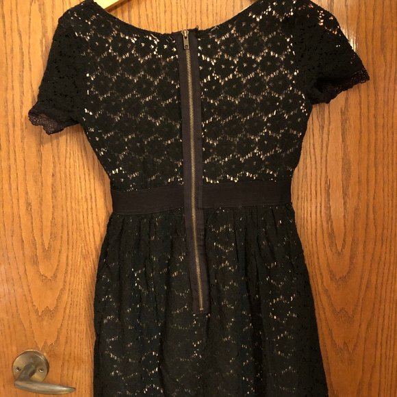 Black lace, lining dress - Picture 2 of 4